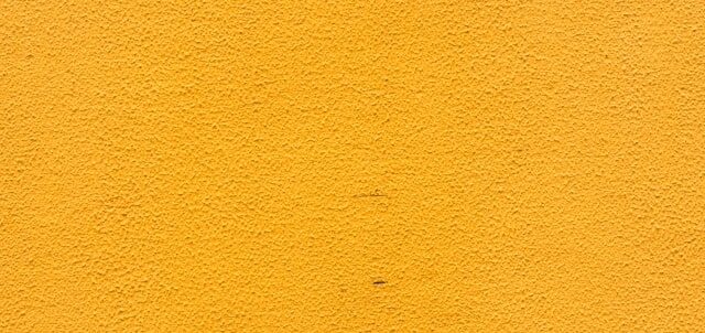 黄色の外壁
