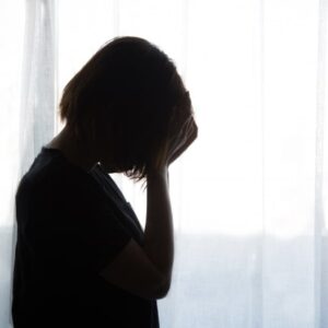 浮気を疑ってしまう女性